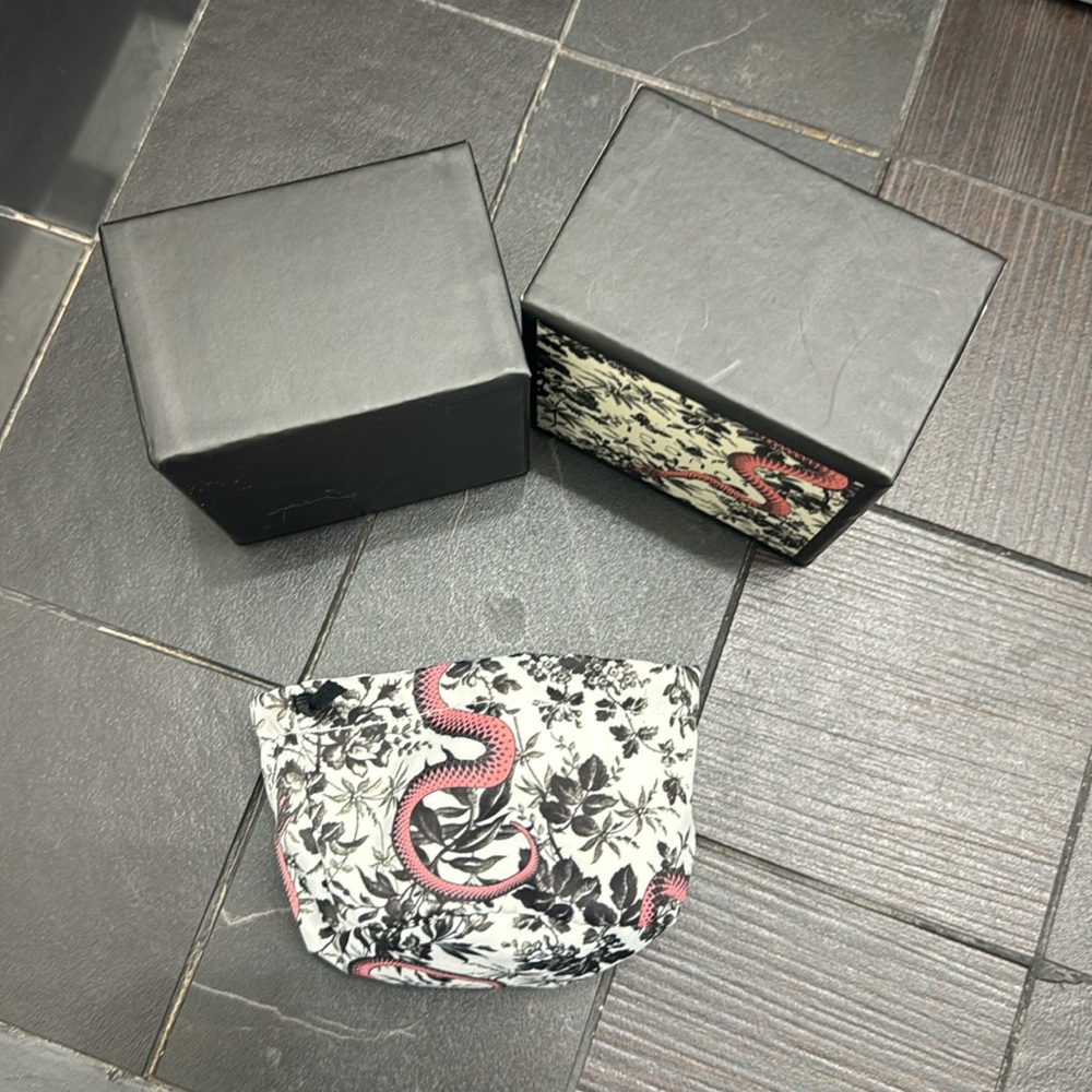 Authentic Gucci luxury designer signature jewelry box with dust bag - Picture 4 of 7